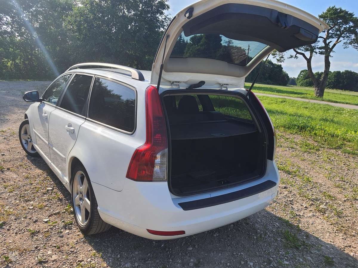 Volvo V50 2011 — photo 6
