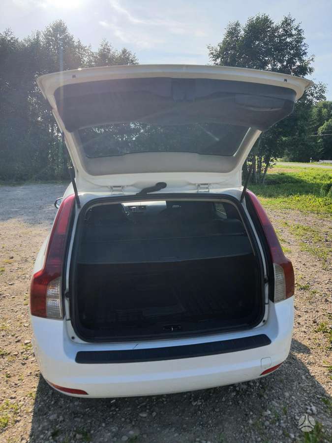 Volvo V50 2011 — photo 7