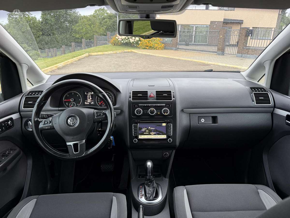 Volkswagen Touran 2013 — photo 14