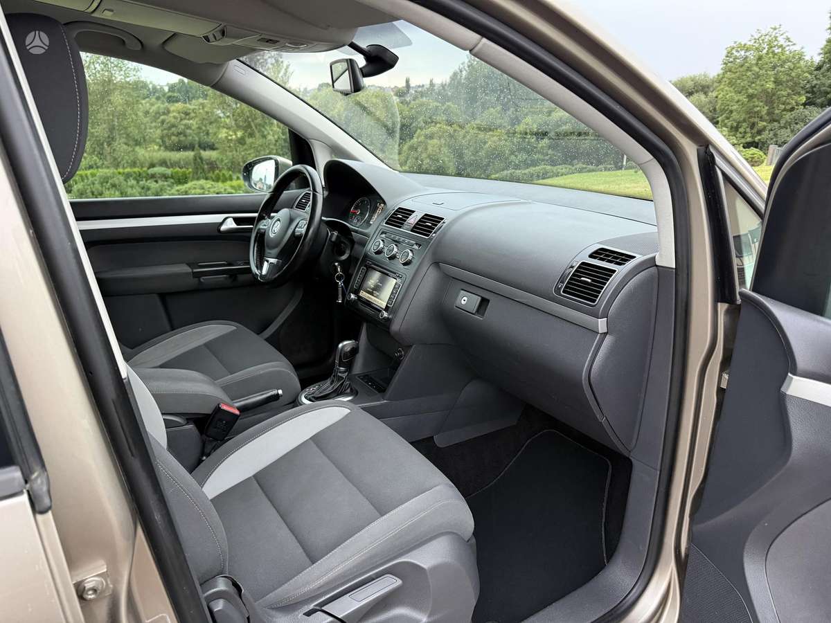 Volkswagen Touran 2013 — photo 15