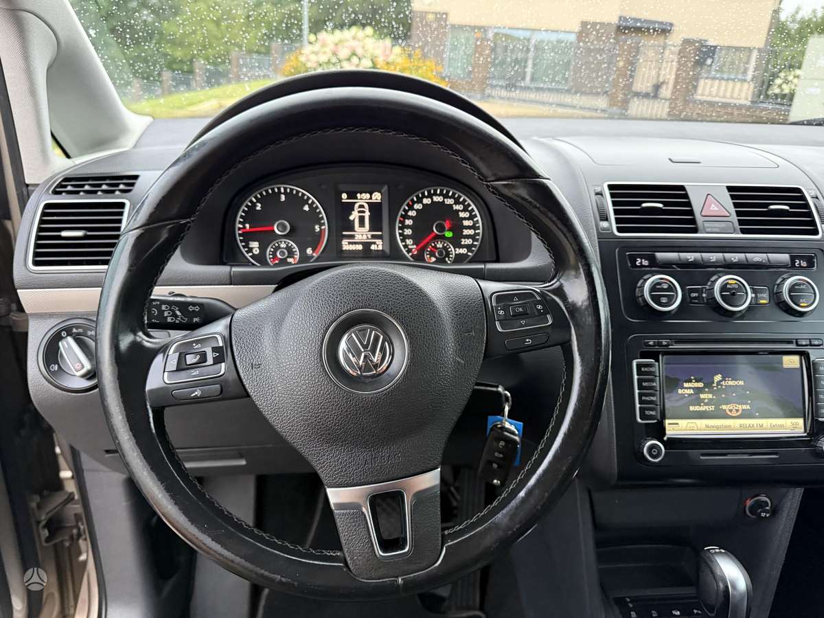 Volkswagen Touran 2013 — photo 16