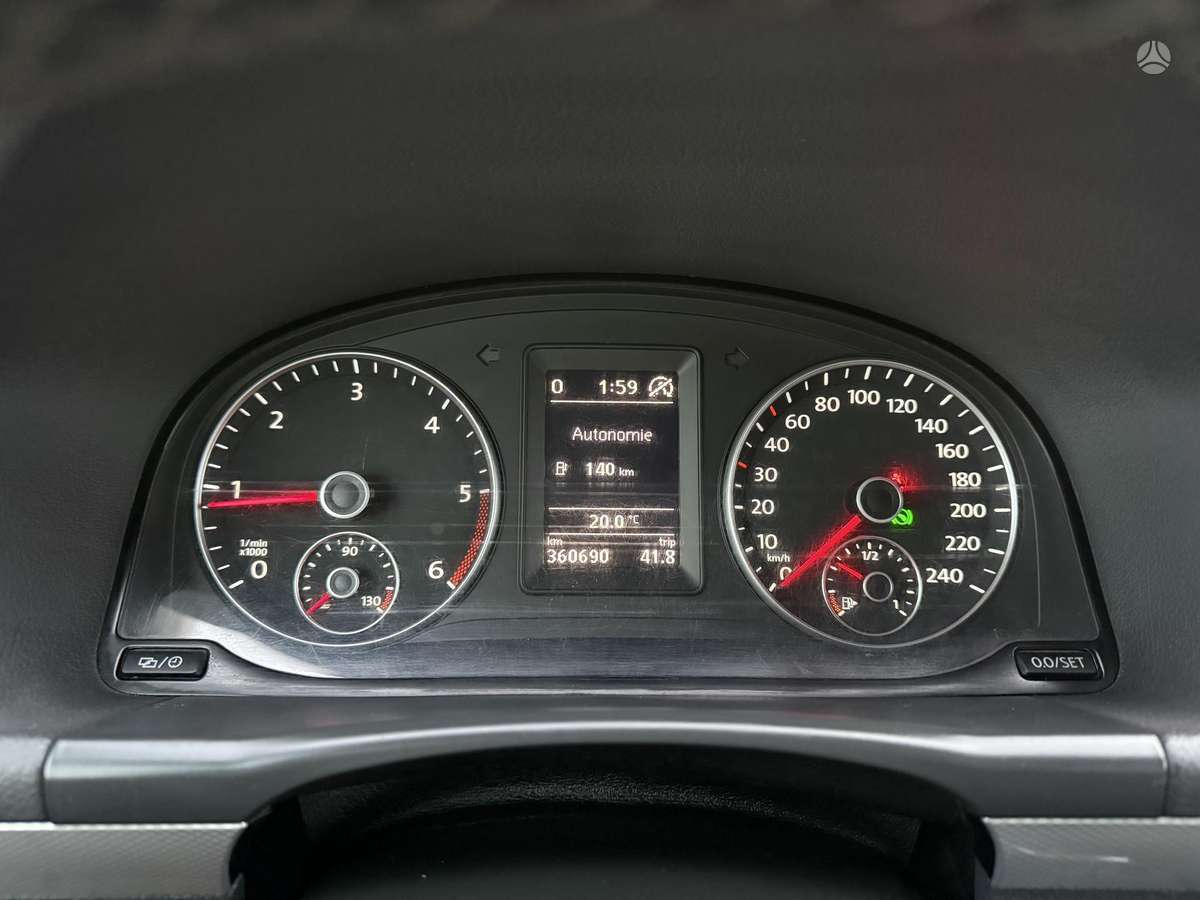 Volkswagen Touran 2013 — photo 17
