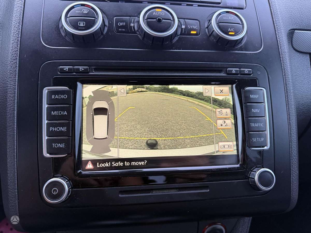Volkswagen Touran 2013 — photo 18
