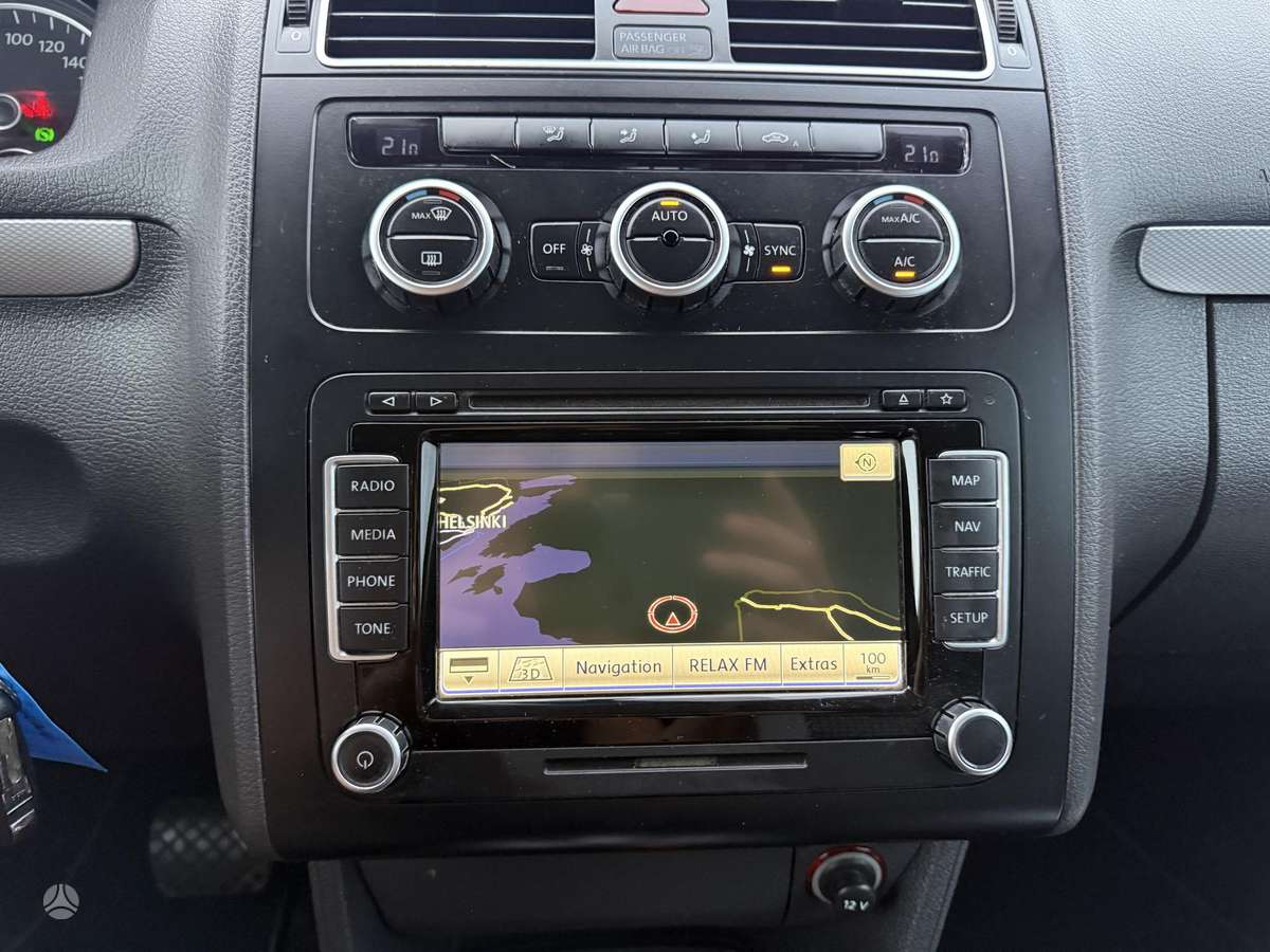Volkswagen Touran 2013 — photo 19