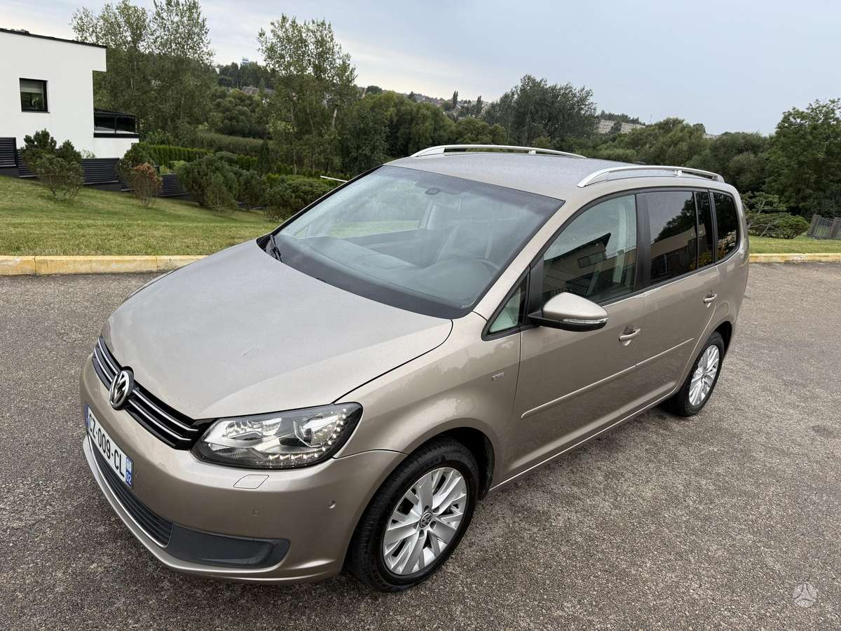 Volkswagen Touran 2013 — rear view