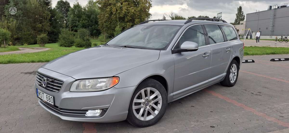 Volvo V70 2014 — вигляд ззаду