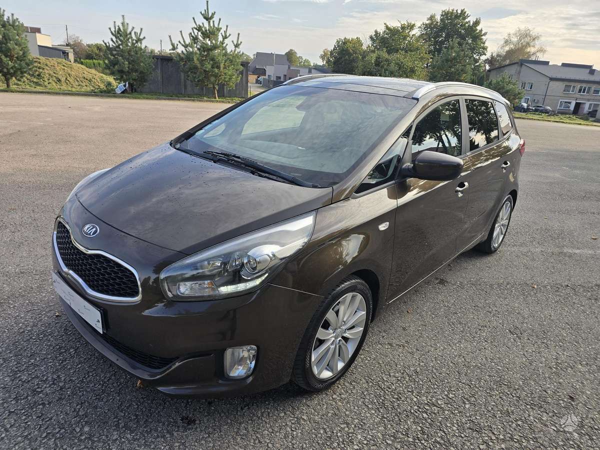 Kia Carens 2014 — interior
