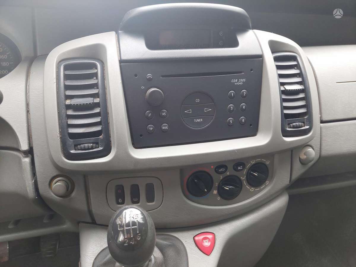 Opel Vivaro 2004 — photo 10