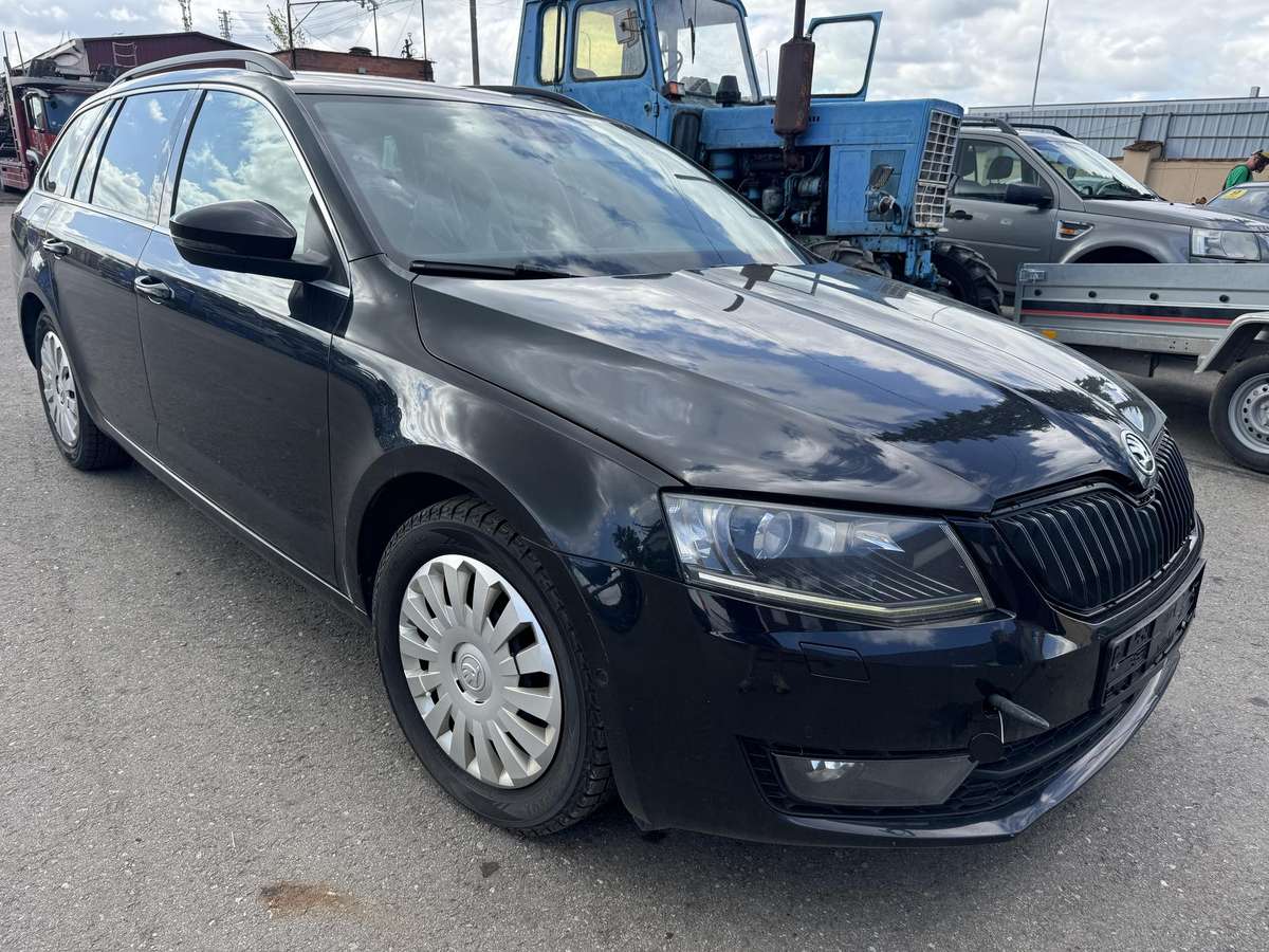 Skoda Octavia 2015 — rear view