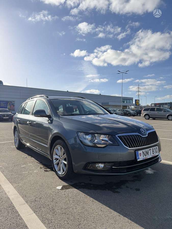 Skoda Superb 2015 — rear view