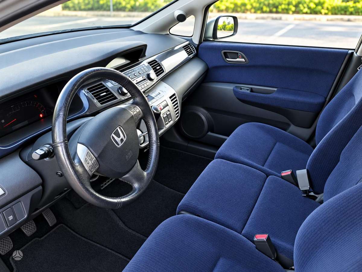 Honda FR-V 2009 — photo 18