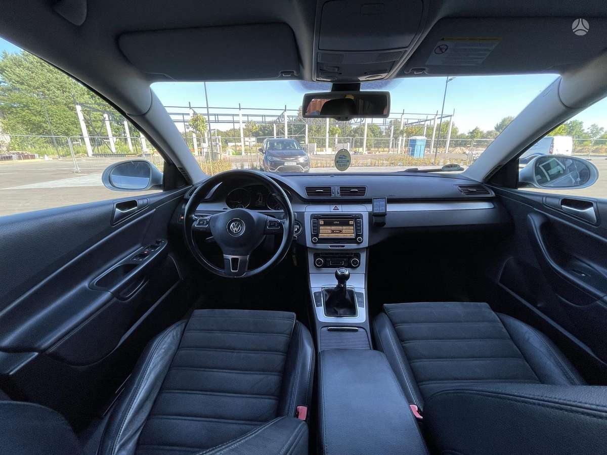 Volkswagen Passat 2010 — photo 12