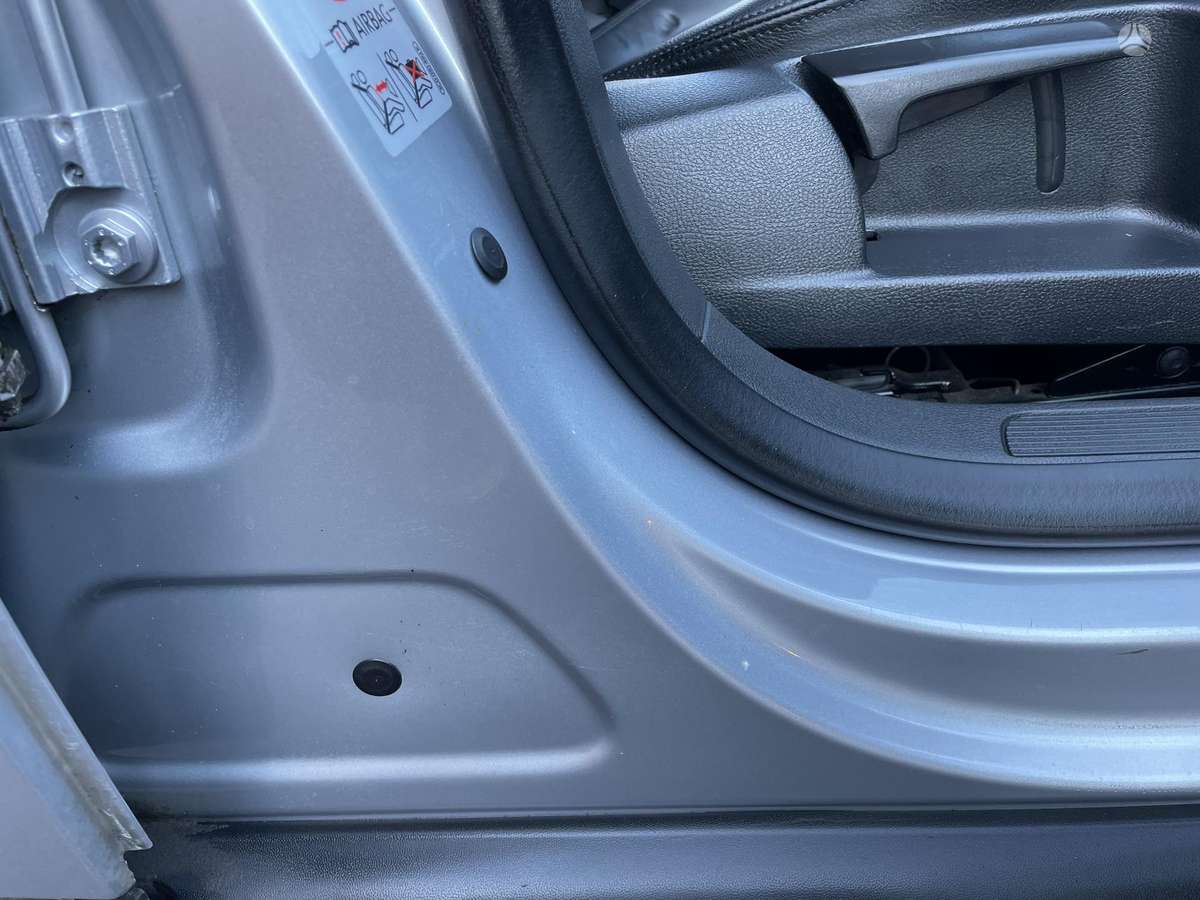 Volkswagen Passat 2010 — photo 16