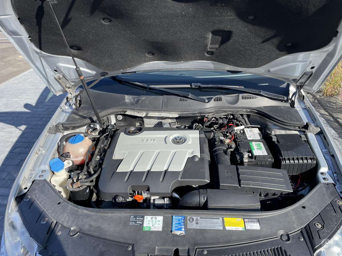 Volkswagen Passat 2010 — photo 21