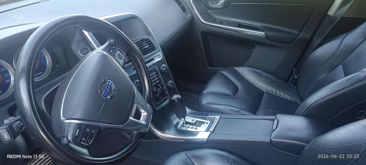 Volvo XC60 2012 — фото 12