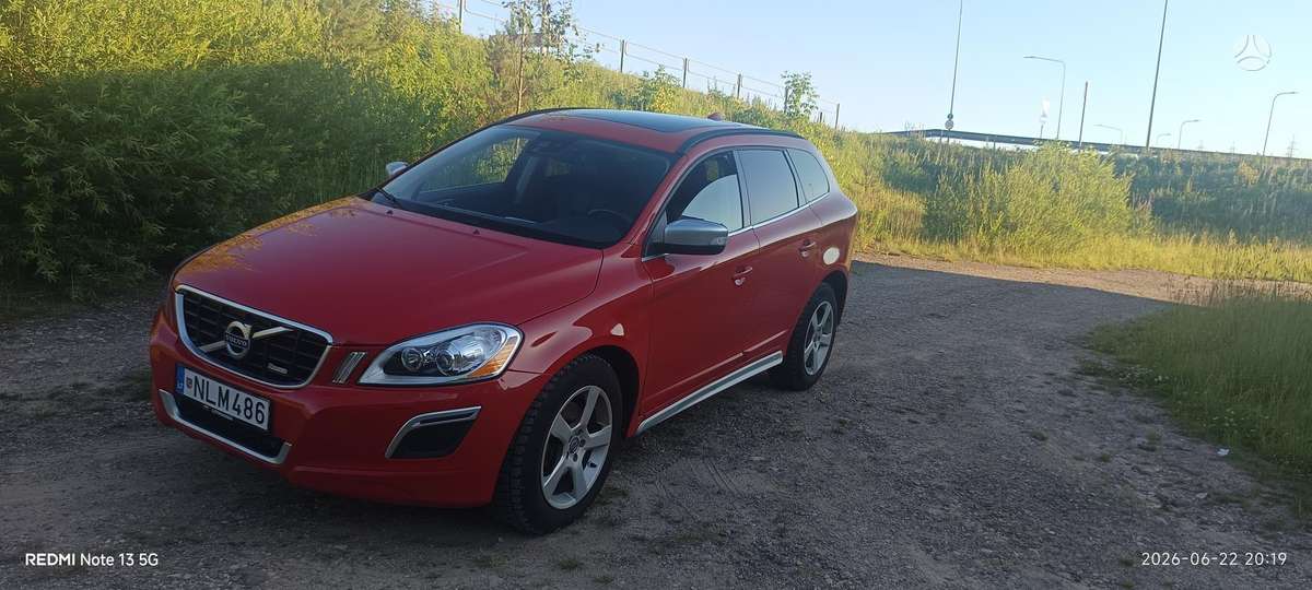 Volvo XC60 2012 — двигун 2400 cm³, 215 HP (158kW)
