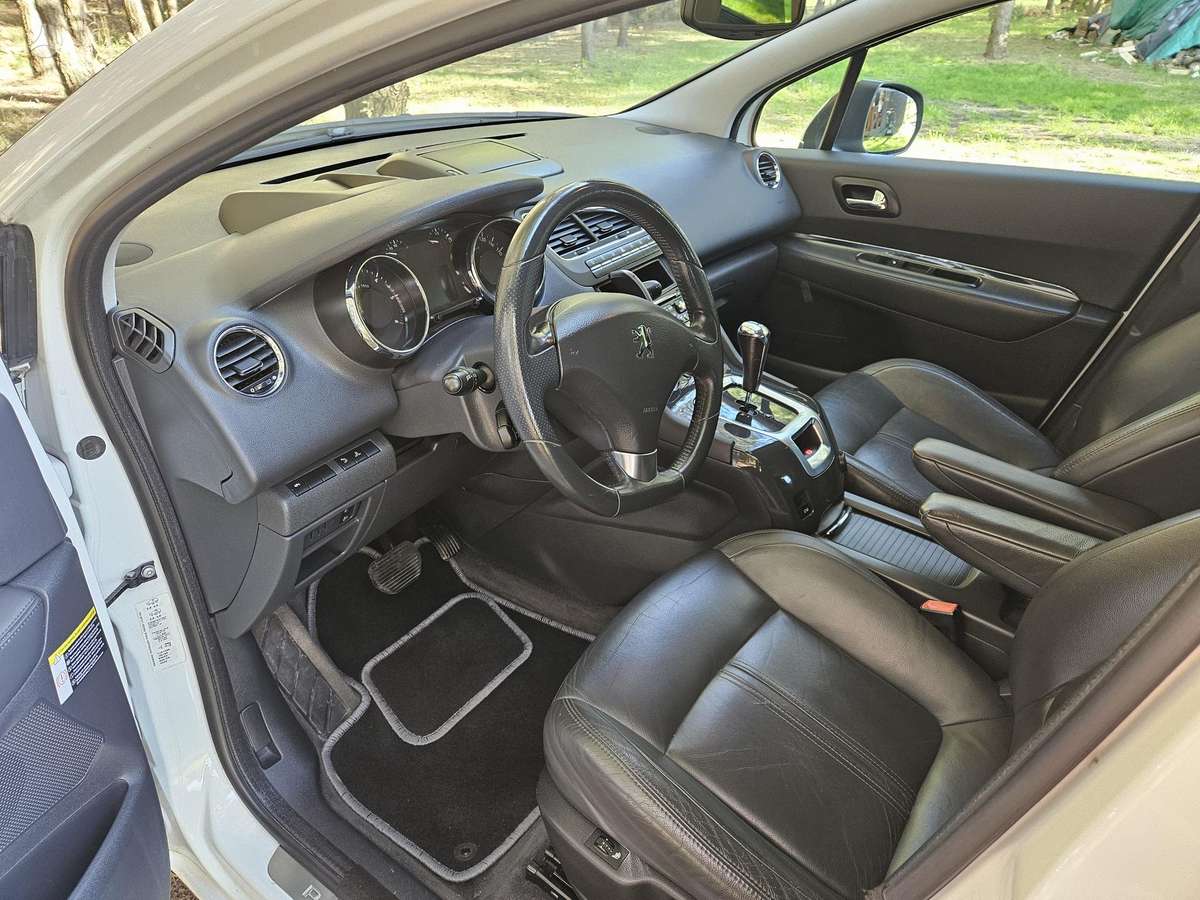 Peugeot 5008 2009 — photo 12