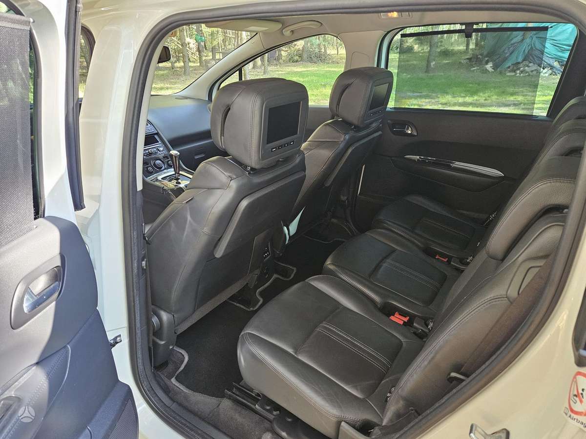 Peugeot 5008 2009 — photo 14