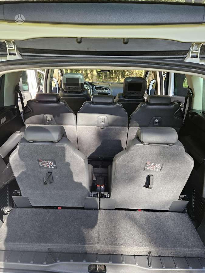 Peugeot 5008 2009 — photo 16