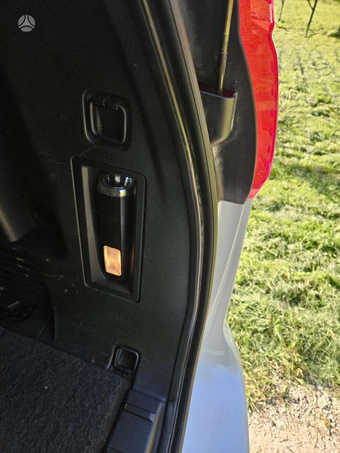Peugeot 5008 2009 — photo 28