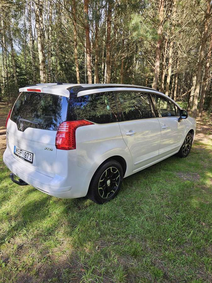 Peugeot 5008 2009 — engine 1560 cm³, 109 HP (80kW)