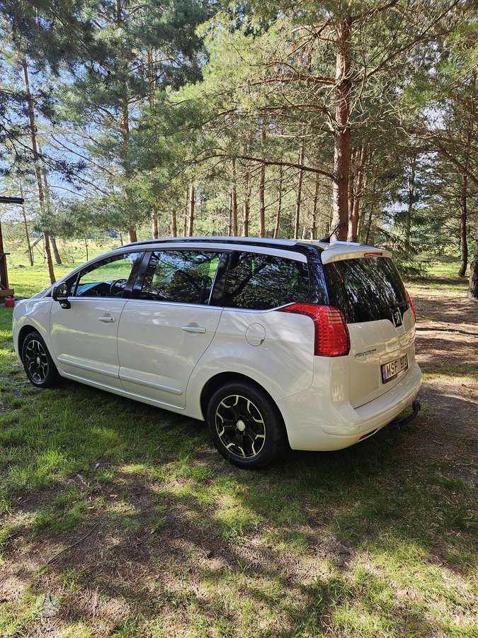 Peugeot 5008 2009 — photo 6