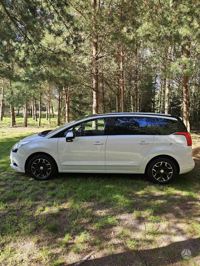 Peugeot 5008 2009 — photo 7
