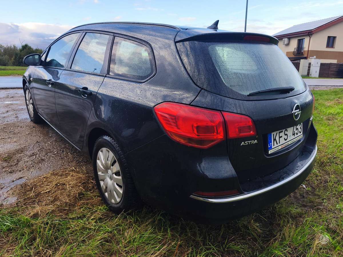 Opel Astra 2013 — engine 1686 cm³, 110 HP (81kW)