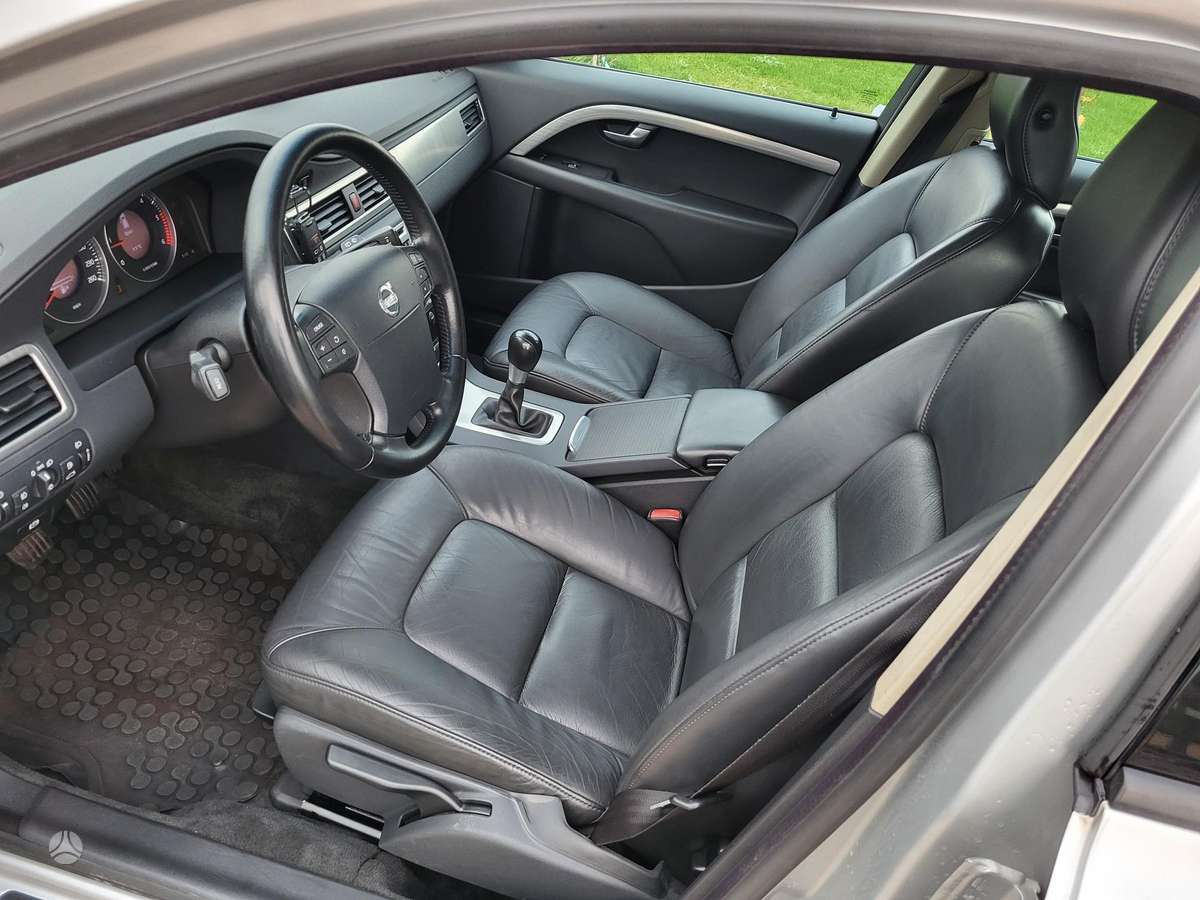 Volvo V70 2009 — photo 12