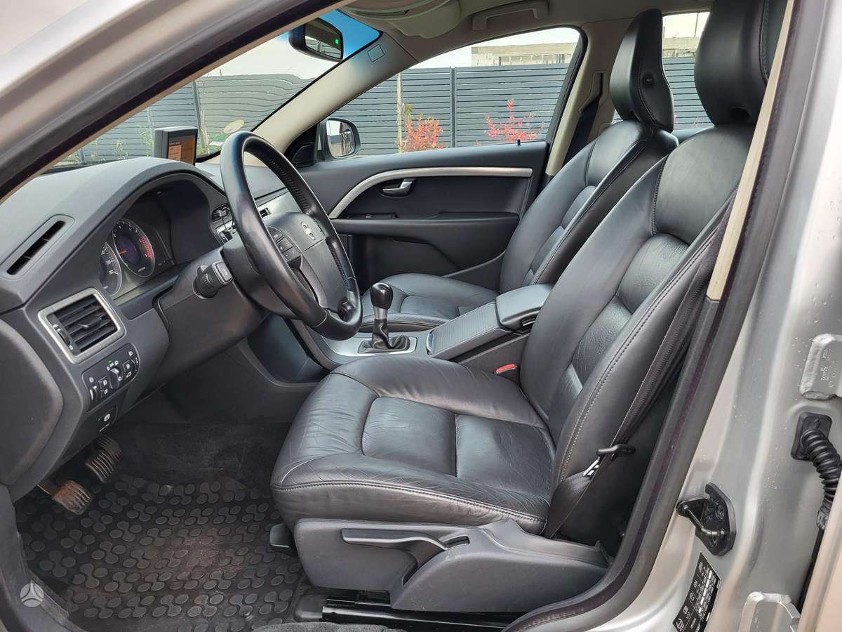 Volvo V70 2009 — photo 13