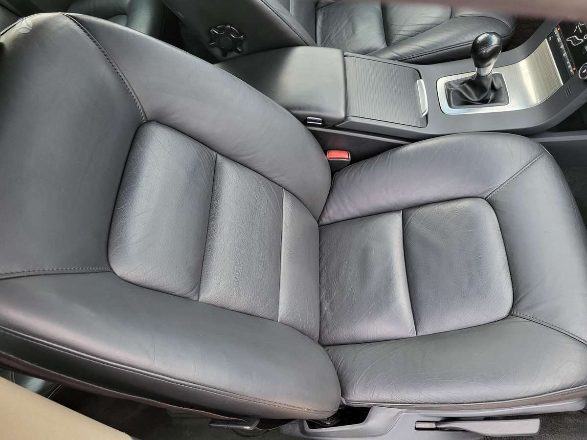 Volvo V70 2009 — photo 14