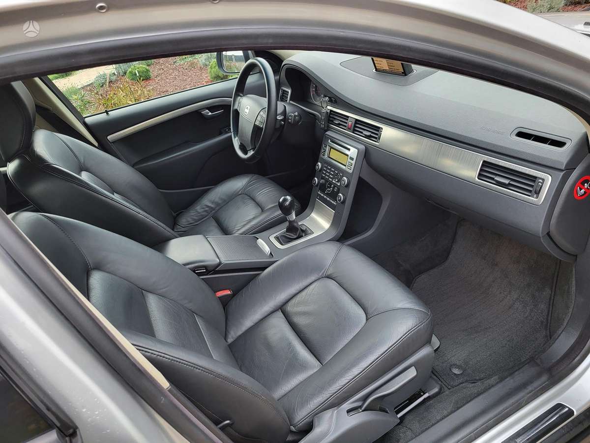 Volvo V70 2009 — photo 15