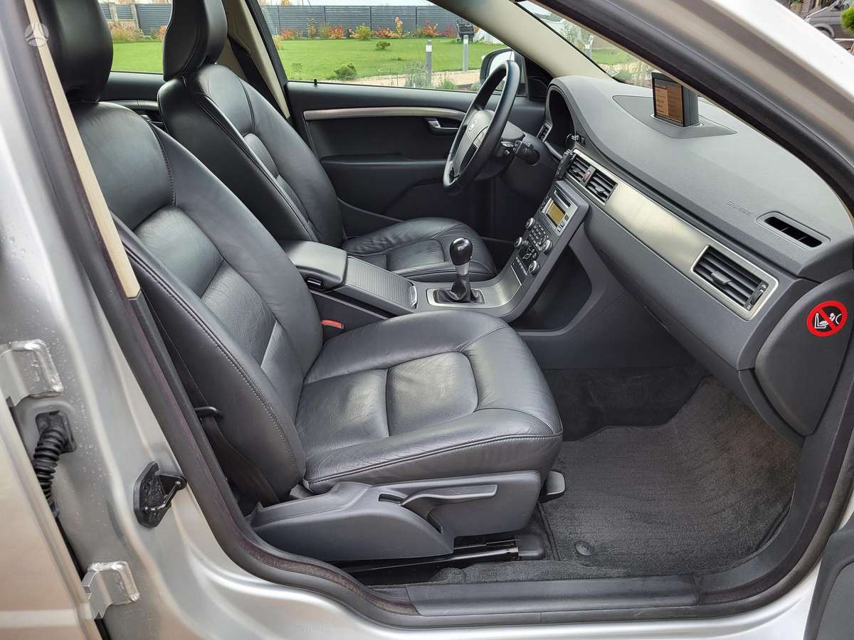 Volvo V70 2009 — photo 16