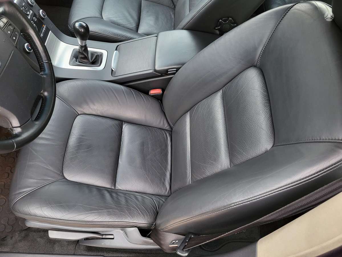 Volvo V70 2009 — photo 17