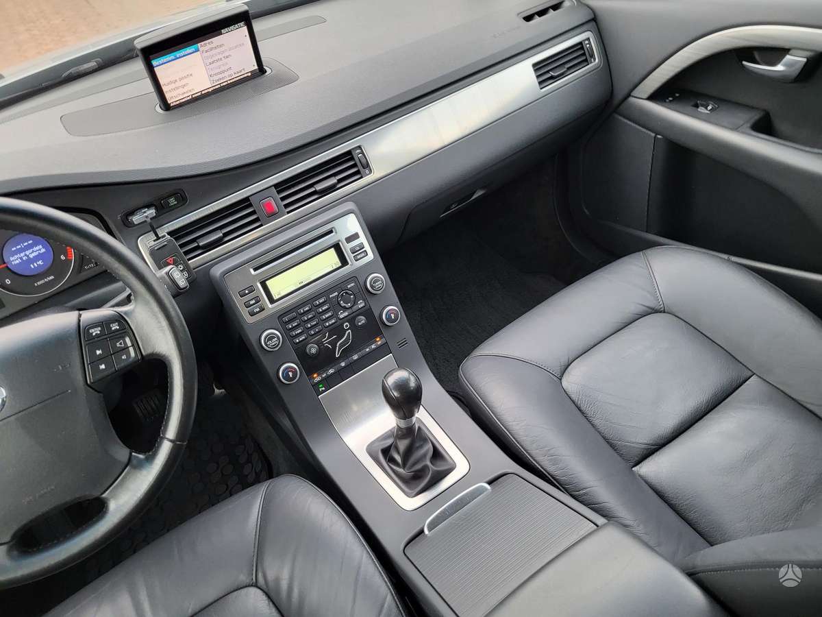 Volvo V70 2009 — photo 18