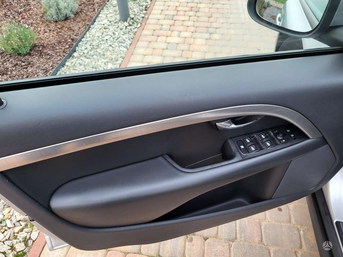 Volvo V70 2009 — photo 20