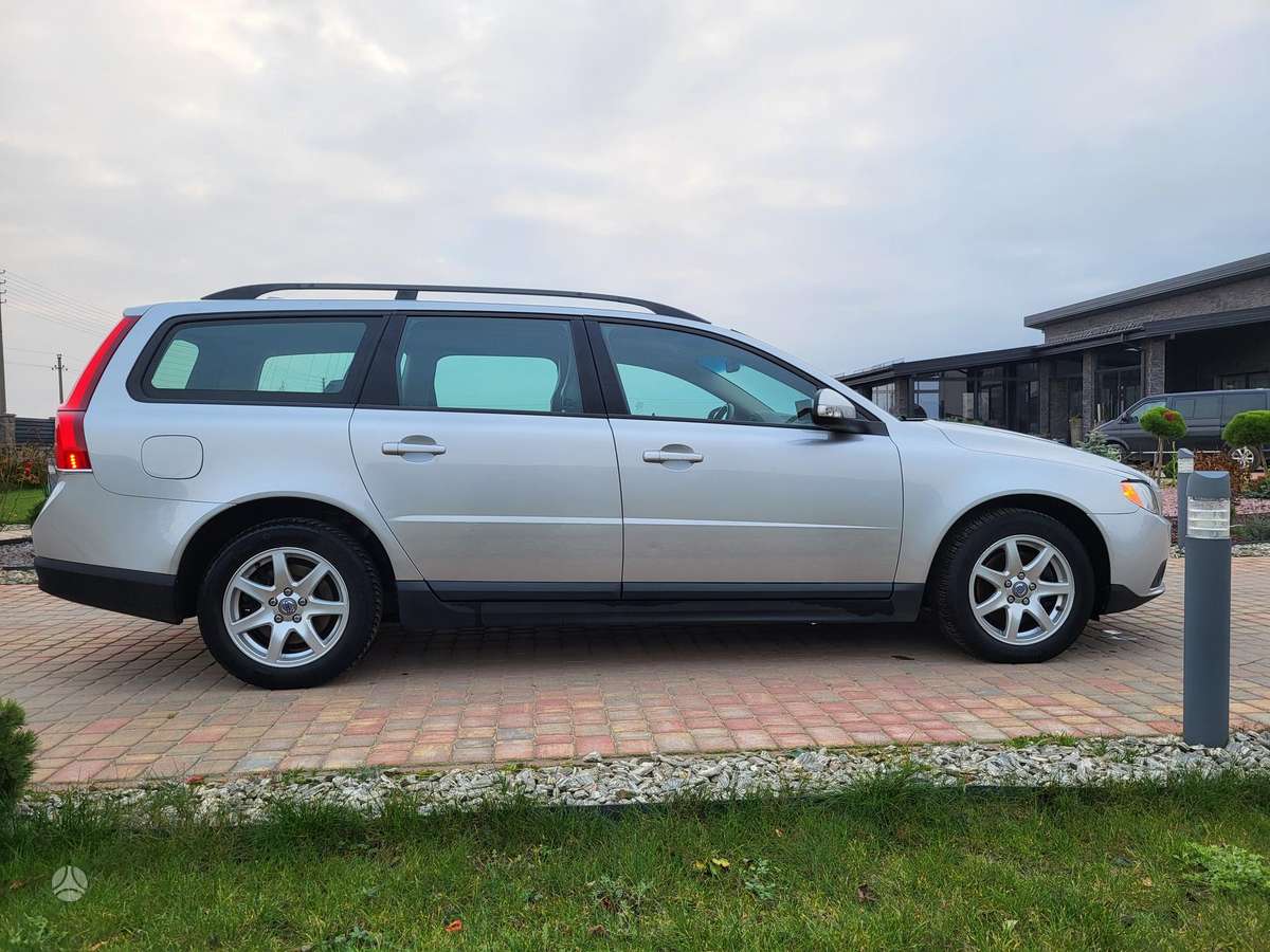 Volvo V70 2009 — photo 7