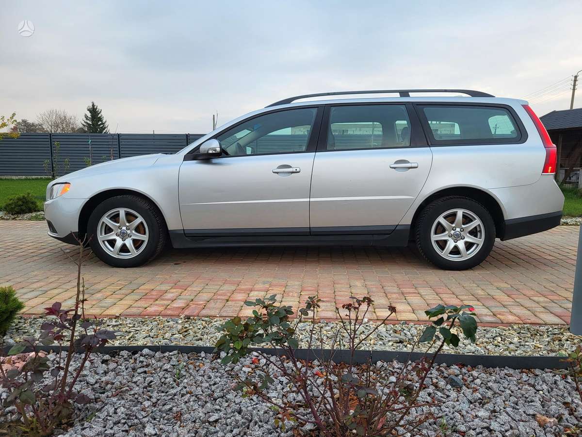Volvo V70 2009 — photo 8