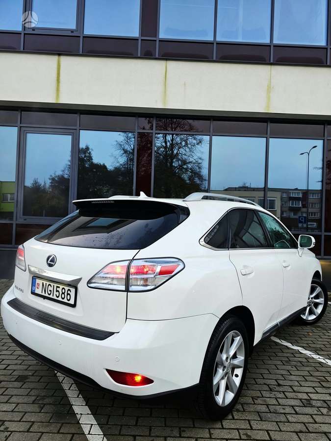 Lexus RX 2011 — салон