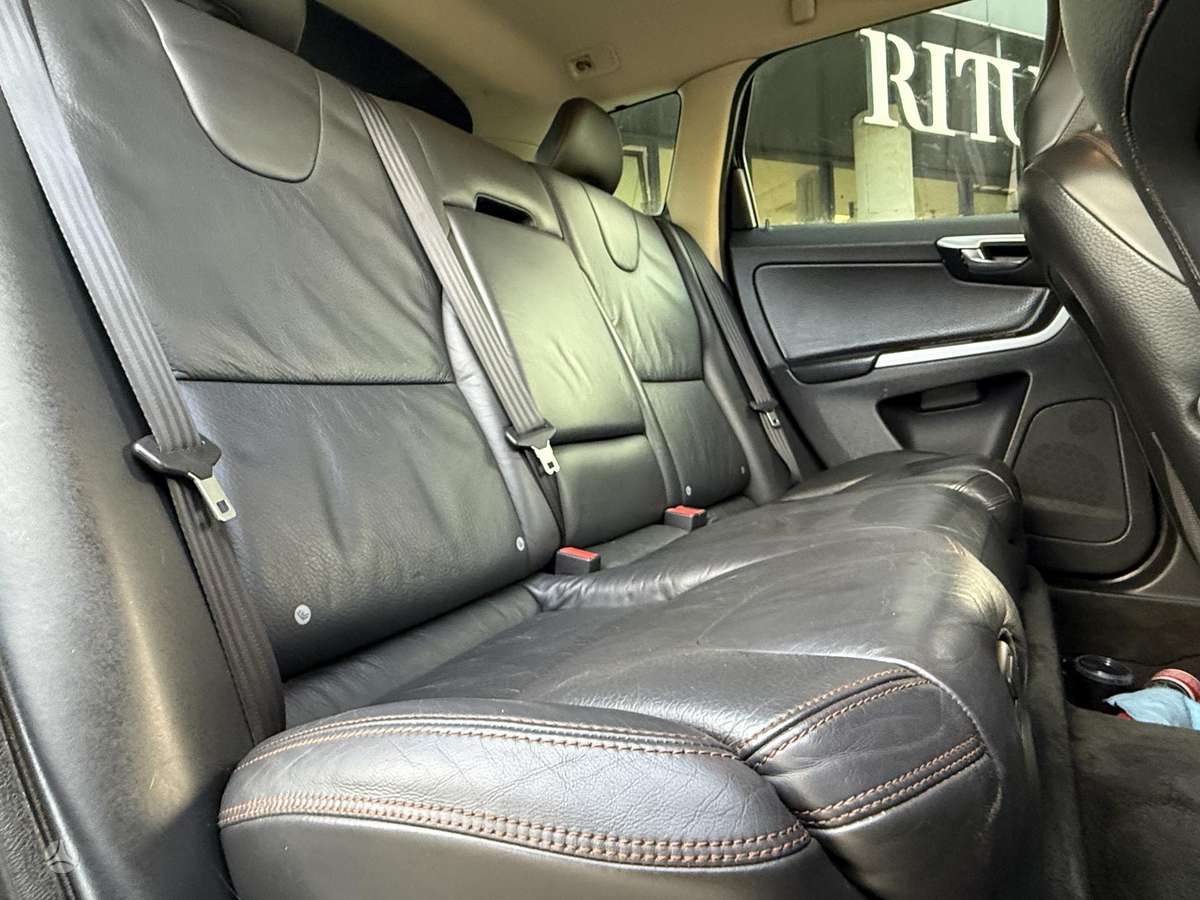 Volvo XC60 2009 — photo 23