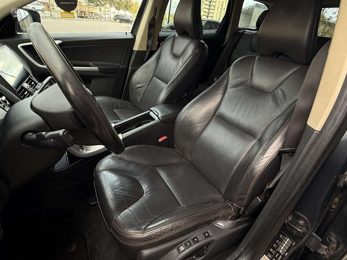 Volvo XC60 2009 — photo 24
