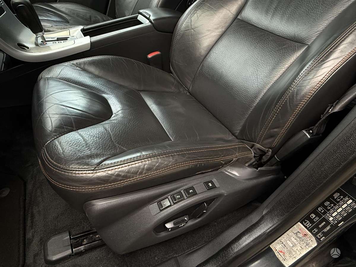 Volvo XC60 2009 — photo 25