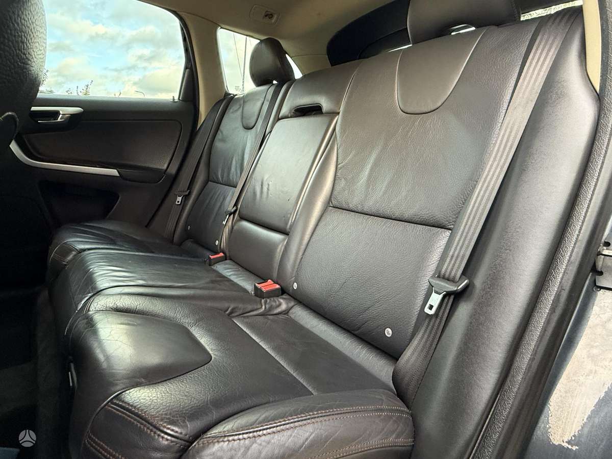 Volvo XC60 2009 — photo 27