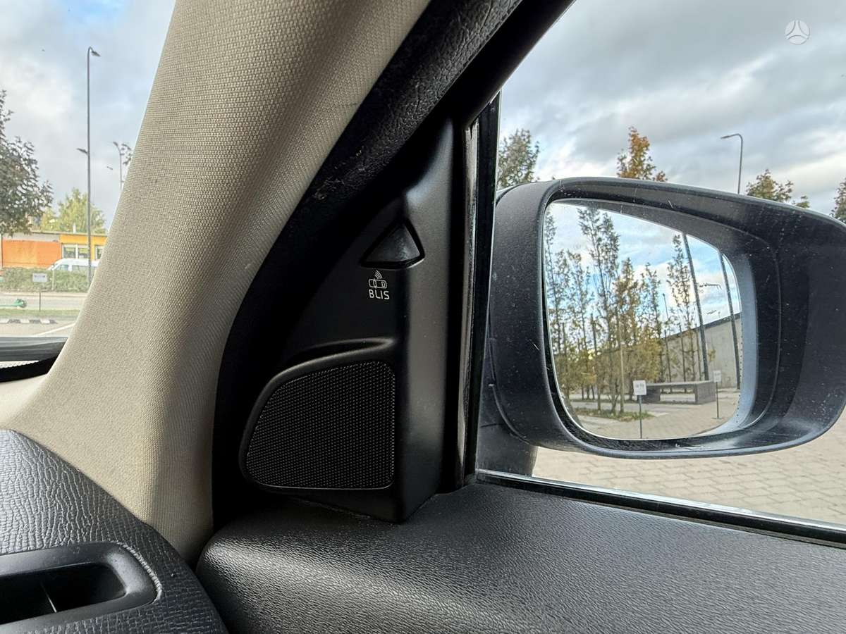 Volvo XC60 2009 — photo 28