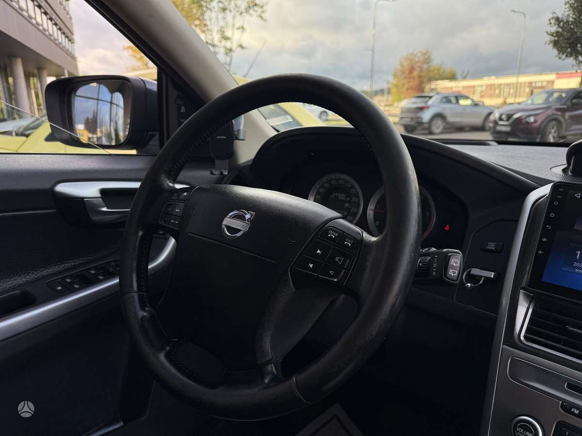 Volvo XC60 2009 — photo 32