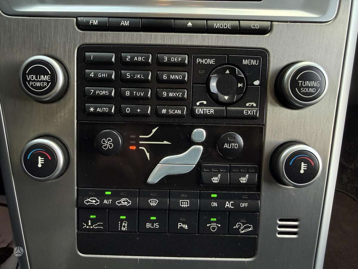 Volvo XC60 2009 — photo 33