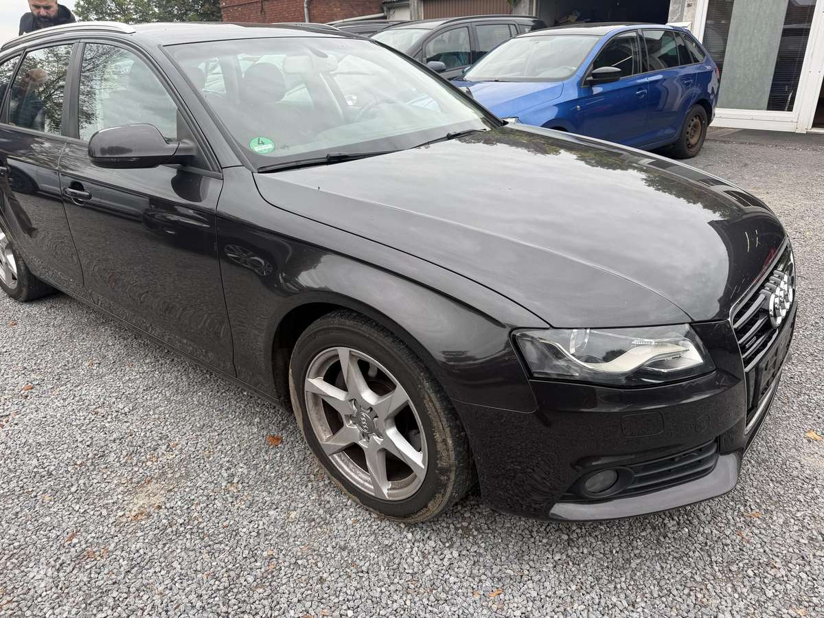 Audi A4 2011 — вигляд ззаду