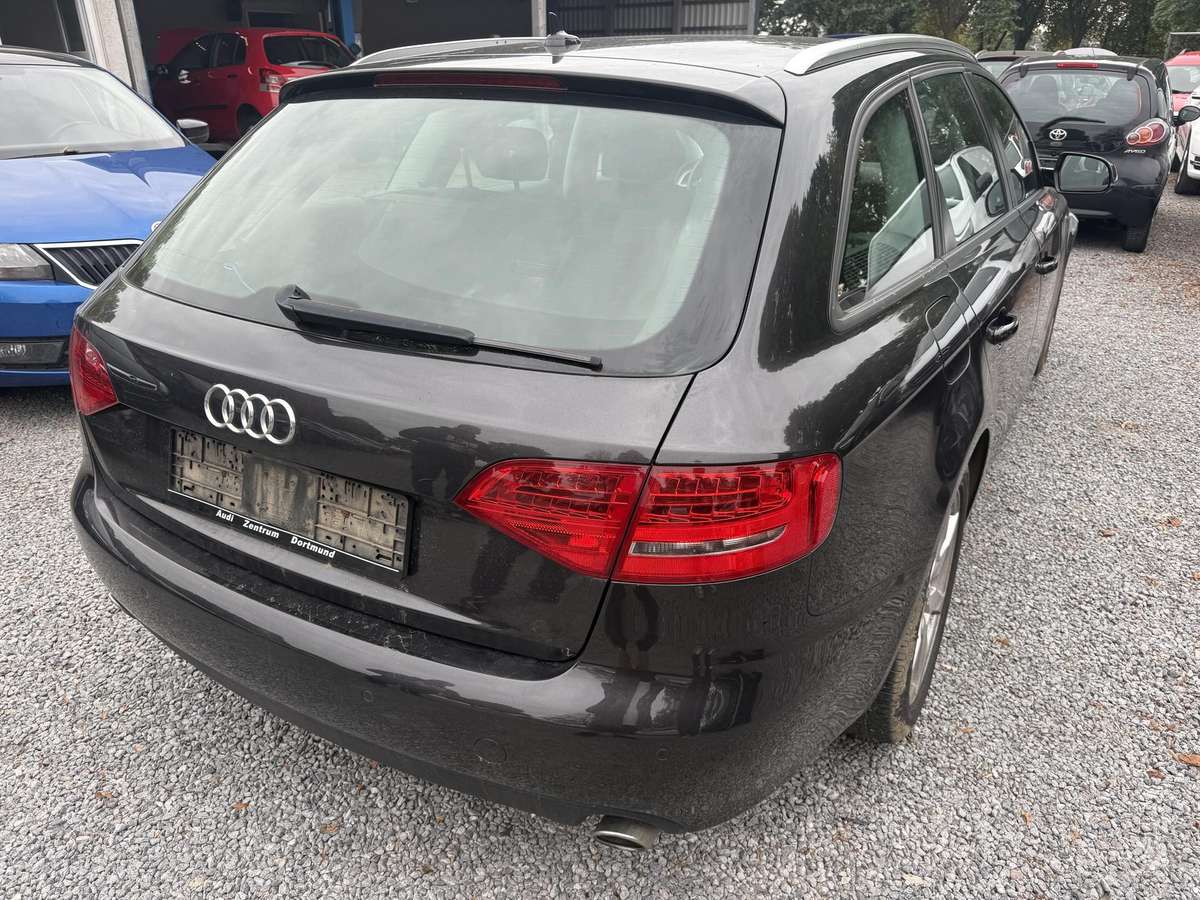 Audi A4 2011 — салон