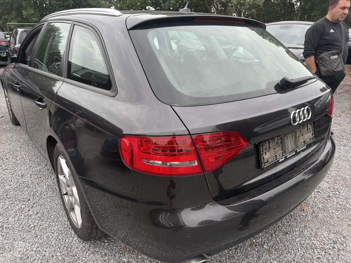 Audi A4 2011 — двигун 2698 cm³, 241 HP (177kW)