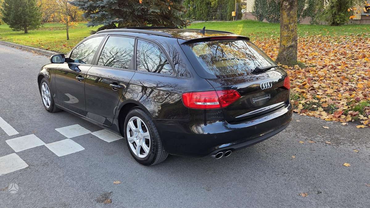 Audi A4 2013 — вигляд ззаду